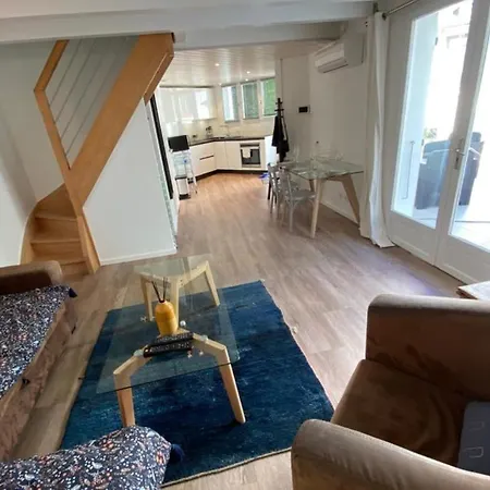 Tiny House - Town House In The Centre Of Terrace & Air Conditioning